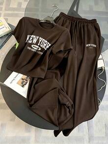 Resyla 夏季時尚休閒，適合日常與運動穿著的女士兩件套，女士咖啡棕 NEWYORK 字母印花圓領短袖 T 恤套裝，BROOKLYN 字母印花 T 恤套裝，優雅舒適設計，休閒出遊兩件套 - 咖啡棕 - 查看 3