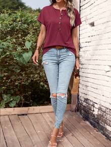 Zayélia Kaos Henley warna Dusty Rose lengan pendek, kancing sebagian di bagian depan, potongan longgar. Kasual untuk liburan musim panas. - Merah - View 4