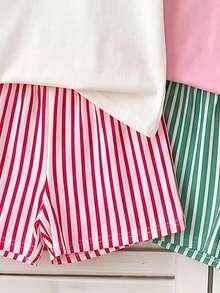 1件隨機款 3款女童字母、花朵、龍蝦、太陽圖案短袖T恤與條紋短褲套裝，適合春夏日常穿著、戶外活動，休閒舒適女童套裝 - 彩色 - 查看 5