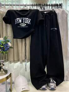 Resyla 夏季時尚休閒，適合日常與運動穿著的女士兩件套，女士黑色 NEWYORK 字母印花圓領短袖 T 恤套裝，BROOKLYN 字母印花 T 恤套裝，優雅舒適設計，休閒外出兩件套 - 黑色 - 查看 1