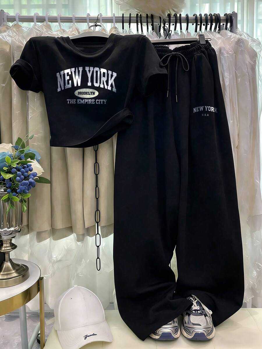 Resyla 夏季時尚休閒,適合日常與運動穿著的女士兩件套,女士黑色 NEWYORK 字母印花圓領短袖 T 恤套裝,BROOKLYN 字母印花 T 恤套裝,優雅舒適設計,休閒外出兩件套 - 黑色 - 查看 1