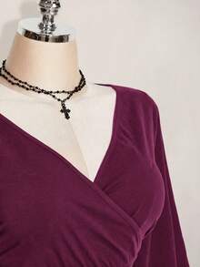 SHEIN ICON 大尺碼女款純色V領百褶休閒百搭日常穿著T恤 - 紫紅色 - 查看 7