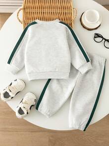 SHEIN Playful Pals 2件組幼兒男童女童休閒運動風字母印花側條紋長袖加厚抓絨衛衣套裝 秋冬款 - 彩色 - 查看 2