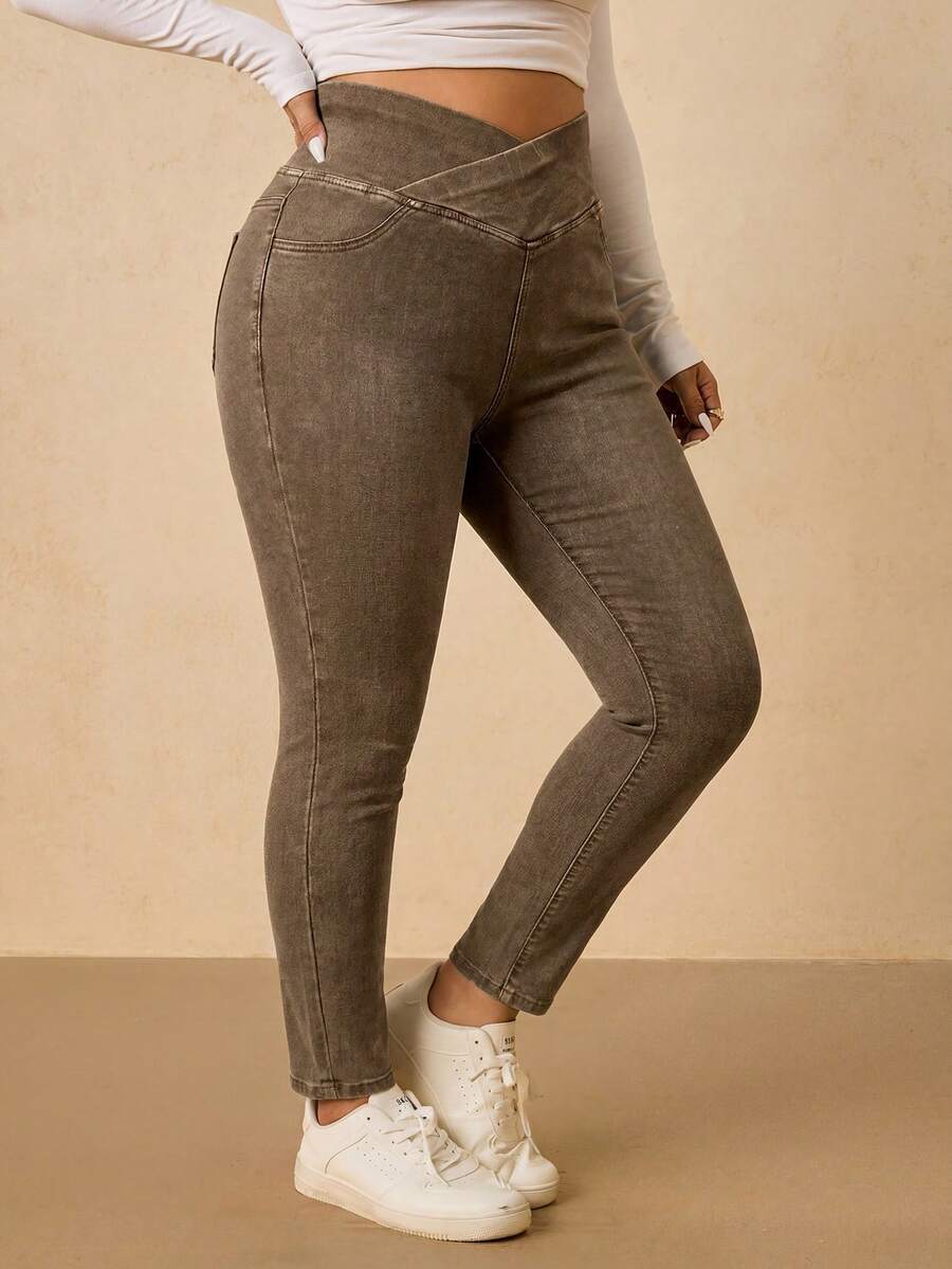 SHEIN Tall CURVE 大尺碼女款不對稱腰線休閒日常穿著緊身牛仔褲 - 棕色 - 查看 1