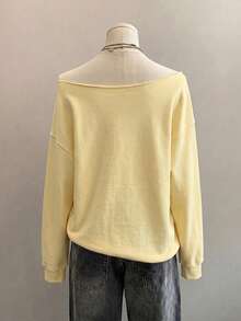 SHEIN EZwear 休閒極簡風黃色底棕色小馬印花露肩寬鬆女款衛衣，適合春夏穿著 - 彩色 - 查看 4