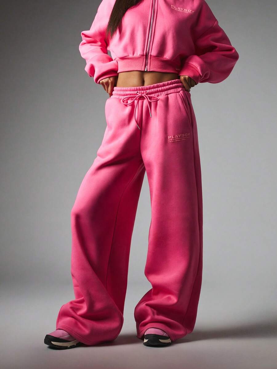 Missguided x Playboy بنطلون جوجر واسع الساق مع خصر برباط وطباعة شعار، بنطلون صوف مريح وكاجوال - روز أحمر - مشاهدة 1