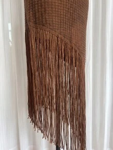 SHEIN Holidaya Gaun Maxi Rajut Panjang Tanpa Lengan dengan Bahu Asimetris dan Rumbai untuk Liburan Wanita - Coklat - View 3