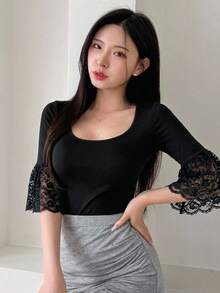 DAZY 女款蕾絲拼接修身百搭日常休閒T恤 - 黑色 - 查看 3