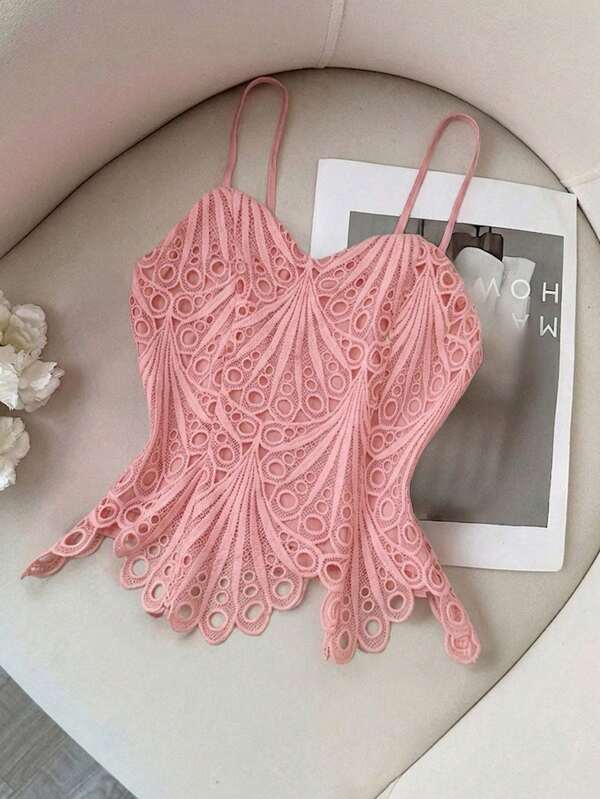 Seusyu Top de tirantes finos rosa para mujer, nuevo para verano, con bordado delicado y detalle fruncido, estilo elegante y romántico para fiesta de vacaciones, vacaciones casuales, citas, moda de nicho, top con sujetador acolchado versátil y cómodo