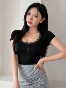 DAZY 女款蕾絲拼接修身百搭休閒T恤 - 黑色 - 查看 4