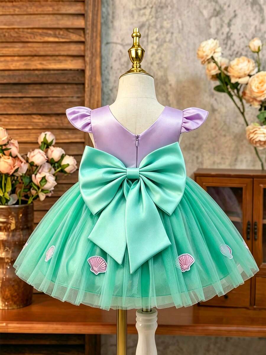 SHEIN Glamorique Kids 女嬰公主洋裝,淡紫色緞面搭配薄荷綠薄紗裙,背後可拆卸蝴蝶結,飾有多款粉紫色貝殼刺繡貼花,適合女嬰生日派對、家庭照、家庭聚會、參加婚禮及其他重要場合,夏季短洋裝畢業舞會度假穿搭 - 綠色 - 查看 1