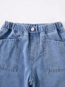 SHEIN Vintaside Kids 女童淺藍色水洗口袋設計寬腿寬鬆牛仔褲，適合返校、休閒、度假穿著，柔軟棉質面料，舒適度假感，日常穿搭必備 - 淺色水洗藍 - 查看 6