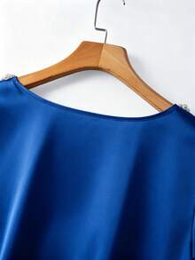 GlowEve CURVE Plus Size Women's Elegant Grooved Neckline Short Sleeve Casual Puff Sleeve Blouse, Decorated With Faux Pearl Accents, Made Of Satin Material, Loose Fit, Suitable For Commuting Wear, Showcasing Daily Elegant Style , Casual, Suitable For Women, Romantic, Valentine's Day, Date, Fashion Casual Commuting , Business Office Wear, Versatile And Fashionable Daily Casual , Urban Teacher Professional Attire - Blue - View 5