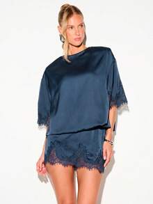 KIZN Gaun Mini Satin dengan Trim Renda dan Lengan Kelelawar Oversized serta Detail Renda Bulu Mata untuk Pesta Malam dan Liburan - Navy Blue - View 4