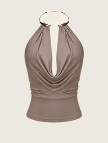 SHEIN Raffinéa Top de verano nuevo y sexy para mujer con cuello de metal drapeado, tela drapeada con pecho fruncido, decoración de anillo de metal y diseño de recorte para sofisticación, ajuste corto que ciñe la cintura para citas y ocasiones de fiesta, top de tirantes marrón, top de tirantes de metal, top sexy para fiesta - Marrón Mocha - Ver 3