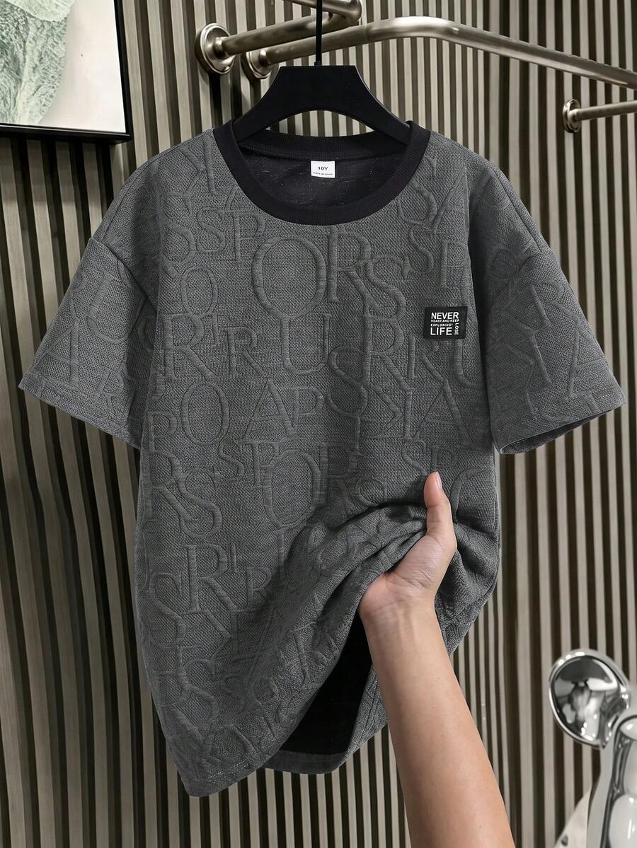 SHEIN 1件男童休閒運動簡約紋理3D字母壓紋短袖圓領套頭T恤,舒適面料,夏秋校園灰色 - 灰色 - 查看 1