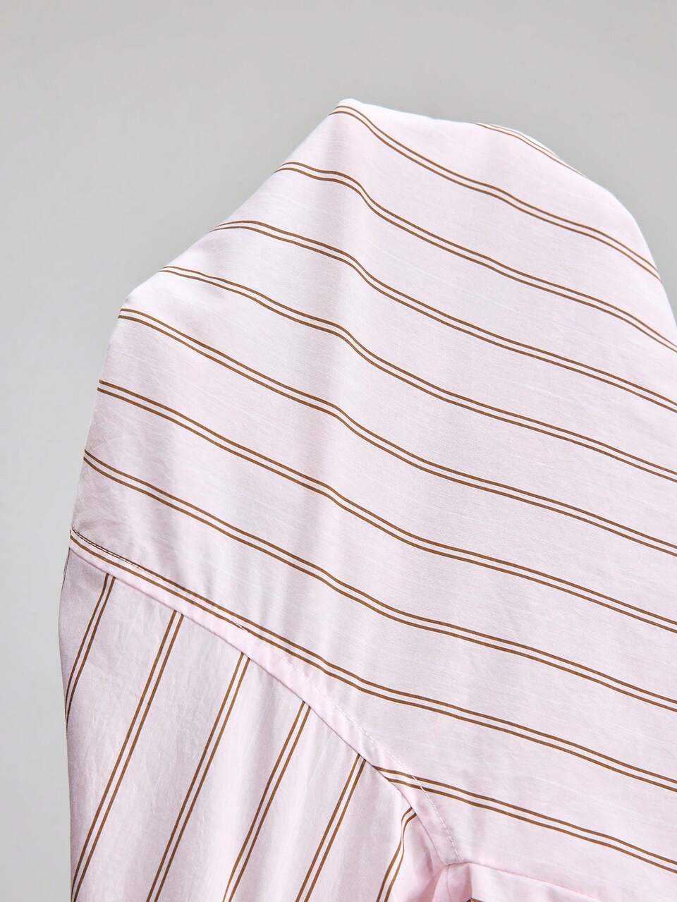 2026 New Dual Pink Striped Comfortable Premium Fabric Round Neck Single-Breasted 3/4 Sleeve Skirt Hem Silhouette Women's Top Teacher Outfit Airport Wear Casual Daily Style Waist-Cinching Slim Fit Cropped Top Everyday Apparel Casual Premium Urban Commute High-Quality Airport Women's Clothing Cruise Wear Essential Outfit Premium Material All-Season Versatile