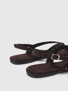 HighSole 深棕色鉚釘夾腳拖鞋，鑲嵌復古金色金字塔裝飾，大膽前衛造型，適合度假風，春季街頭穿搭 - 深棕色2zz - 查看 5