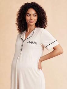 SHEIN 纯色舒适面料字母印花“MAMA”前袋按扣短袖孕妇长裙/睡衣 - 杏色 - 查看 2