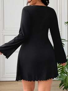 SHEIN EZwear 大尺碼女款蕾絲拼接蝴蝶結綁帶荷葉邊下擺洋裝 - 黑色 - 查看 3