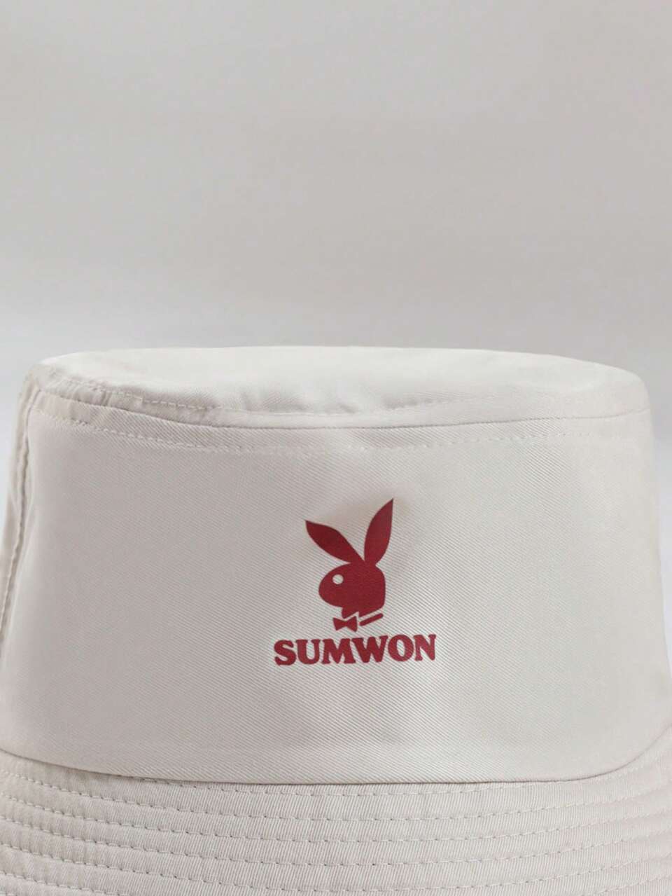 PLAYBOY X SUMWON Chapéu Bucket com Logo de Coelho, Aba Larga e Detalhe de Painel Costurado, Chapéu de Sol para Festival de Verão