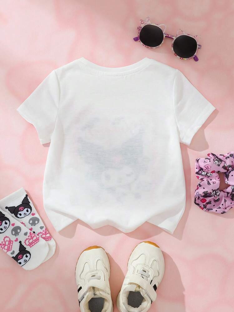 HELLO KITTY AND FRIENDS | SHEIN ملابس علوية قصيرة الأكمام للبنات الصغيرات برقبة دائرية وطباعة كرتونية بالحروف للاستخدام اليومي العادي - أبيض - مشاهدة 2