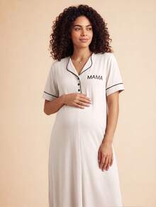 SHEIN 纯色舒适面料字母印花“MAMA”前袋按扣短袖孕妇长裙/睡衣 - 杏色 - 查看 1