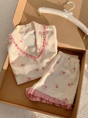 Comfortcana Set Piyama Wanita Lengan Pendek Leher Bentuk Hati Motif Mawar Merah Muda Romantis