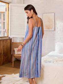 Serenescape Minimalist Striped V-Neck Spaghetti Strap Dress, Women's Casual Loungewear Slip Dress - Blue and White - View 2