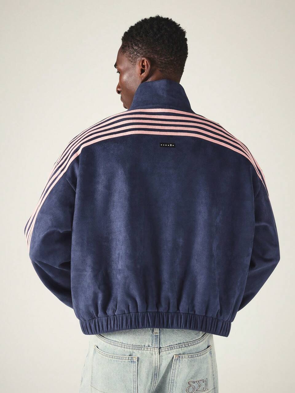 PLAYBOY X SUMWON Chaqueta de chándal de terciopelo con estampado de conejo, mangas con rayas rosas, cremallera completa, cuello alto, estilo retro streetwear, corte oversize