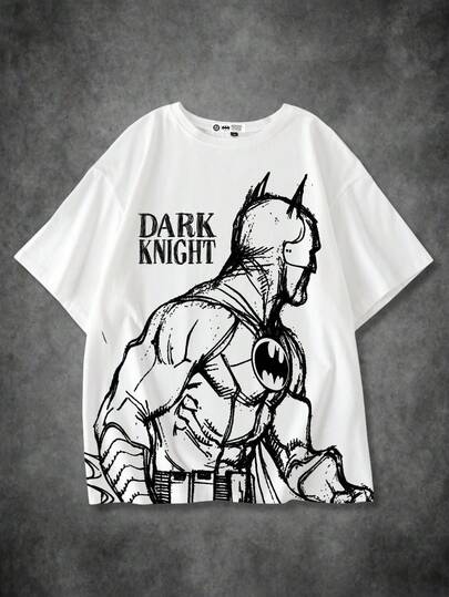BATMAN X SHEIN تي شيرت رجالي كاجوال بطبعات أرقام وحروف على الرقبة المستديرة، أكمام قصيرة، صيفي