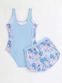 SHEIN 青少年女孩 1件式紫色字母塗鴉印花側拼接泳衣 2件式分開式運動短褲套裝 時尚休閒優雅知性 適合游泳度假夏季（隨機印花） - 藍色 - 查看 2