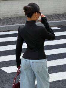 Muchica Black Fitted Women's Long-Sleeve Knit Sun-Protection Jacket, Featuring A Vintage Napoleon-Style Print And Pockets. - Black - View 2