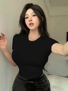 DAZY 素色圓領修身短袖女款T恤 Y2K - 黑色 - 查看 4