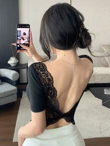 DAZY 女款純色圓領短袖後背對比蕾絲時尚T恤校園風 - 黑色 - 查看 4