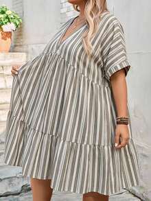 SHEIN CURVE+ 大尺碼極簡風 V 領豹紋 A 字版夏季洋裝，Curve Plus，Hoho Vacation，女款陽光洋裝／沙灘套裝／沙灘洋裝／海邊度假套裝／海邊必備／畢業洋裝／茶會洋裝／夏季／鄉村風／海邊度假套裝／沙灘套裝／沙灘穿搭 - 彩色 - 查看 3