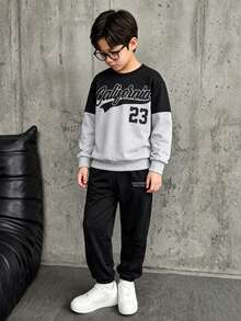 SHEIN 2件組青少年男孩時尚白色運動衫搭配深綠色長褲，胸前綠色圖案印花，酷炫街頭風，柔軟舒適面料，易穿搭，適合春秋季節，完美適用於學校與外出，男孩必備兩件套 - 黑色 - 查看 5