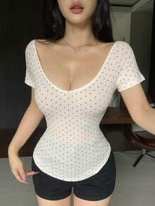 DAZY 女款夏季黑色波點白色露肩修身收腰優雅短袖T恤，適合婚禮、休閒、度假與海灘Y2K風格 - 白色 - 查看 9
