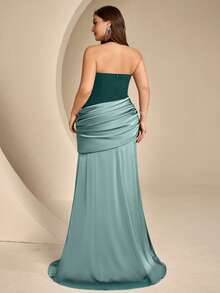 Coutiva Plus Size Elegant Pleated Mermaid Hem Formal Evening Gown Halter Neck Dress Heavy Workmanship - Green - View 2