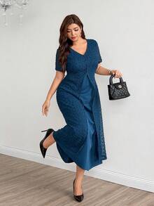 Modelyn Gaun Minimalis Warna Polos Jala Jacquard Leher V Lengan Pendek 2 in 1 Pinggang Ramping Musim Semi/Panas Ukuran Besar - Teal Blue - View 4