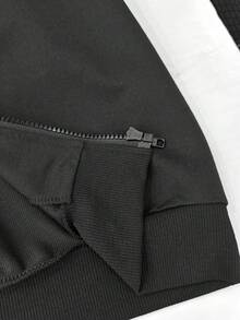 SHEIN 青少年女孩休閒時尚連帽長袖寬鬆短版運動衫外套，連帽內側格紋圖案，黑色主體，胸前白色馬匹圖案，適合度假與通勤的百搭街頭風，1件 - 黑色 - 查看 3