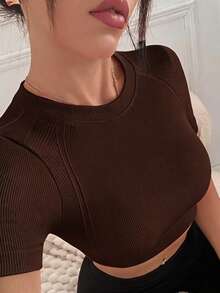 SHEIN Sovereign Charm 純色短袖修身短版運動T恤 - 巧克力棕 - 查看 3