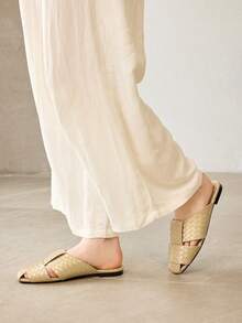 MOTF PREMIUM SANDALIAS PLANAS CASUALES SIMPLES DE CUERO DORADO CON PUNTA REDONDA PARA MUJERES - Dorado - Ver 6