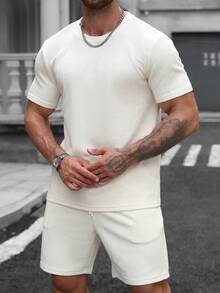 Manfinity CasualCool 男士熱銷舒適素色提花布料短袖圓領T恤與彈性腰抽繩短褲套裝，適合正式或休閒場合、休閒度假、聚會、簡約辦公、居家休閒穿著，百搭風格，適合自穿或送禮給朋友，熱門山本風短袖短褲T恤套裝 - 米色 - 查看 7