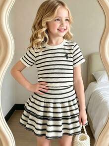 Genkimix Kids 女童套裝 馬刺繡圓領短袖紋理條紋針織T恤與甜美蛋糕裙，適合日常休閒、清新夏季度假、海灘、出遊的可愛甜美穿搭 - 黑與白 - 查看 4
