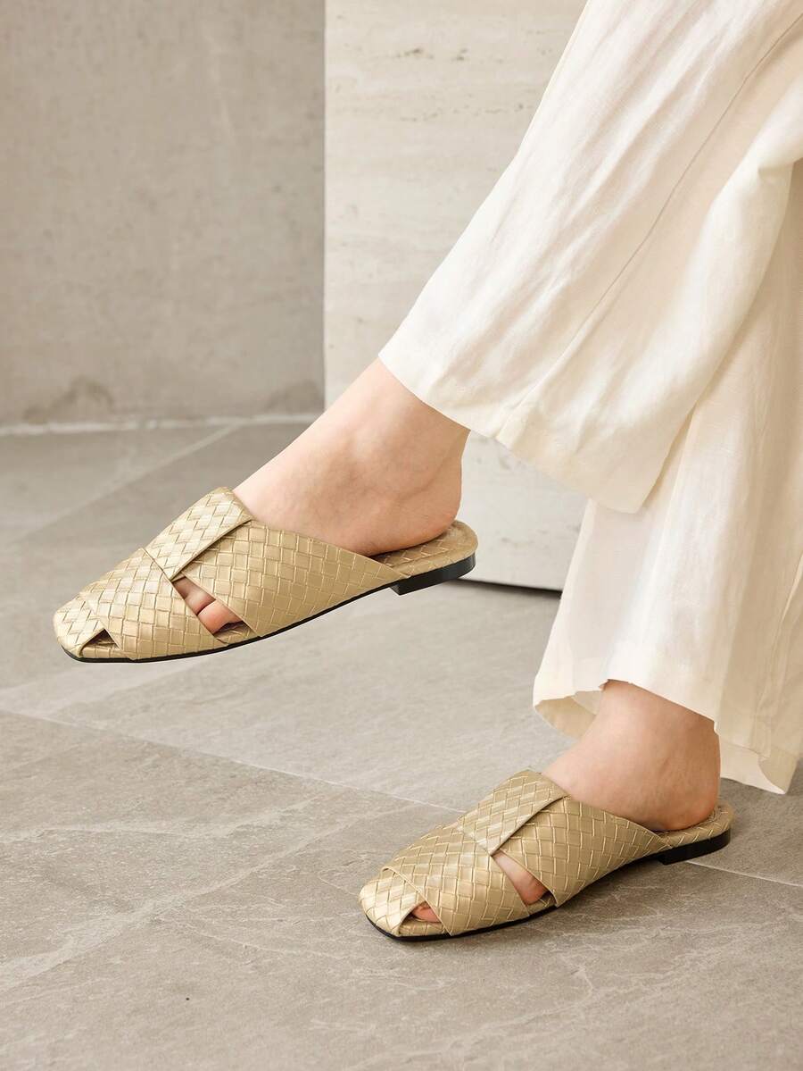 MOTF PREMIUM GOLD LEATHER ROUND TOE CASUAL SIMPLE COMMUTER WOMEN'S FLAT SANDALS - Gold - View 2
