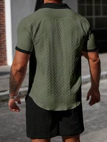 Manfinity Homme 男士休閒紋理單排扣短袖襯衫與抽繩腰口袋短褲兩件套 - 彩色 - 查看 2