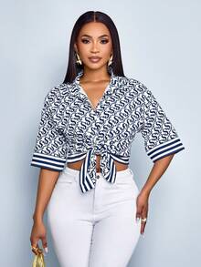 SOLERSUN Elegante Damen Bluse im Vintage-Stil mit Monogramm-Print, kurzen Ärmeln und Knopfleiste, marineblau-weiß, für den Sommer, ideal für romantische Abende. - Blau - Übersicht 8