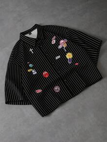 PAVTROS 男士條紋徽章短袖T恤，短版剪裁，展現街頭風，適合送給男友或朋友的街頭穿搭 - 黑色 - 查看 3
