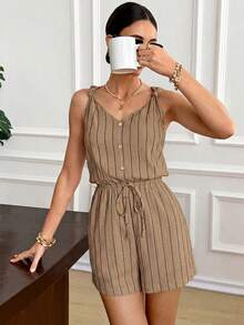 SHEIN Frenchy 女款紋理鈕扣裝飾彈性腰帶簡約休閒連身短褲女款連身短褲 - 卡其色 - 查看 4